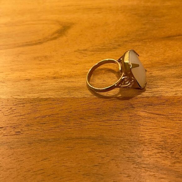 Beautiful ring  - Picture 1 of 4